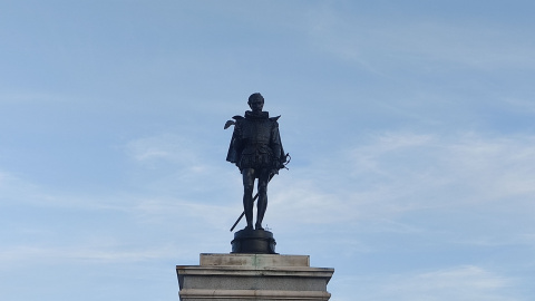 La estatua de Miguel de Cervantes de Alcalá de Henares