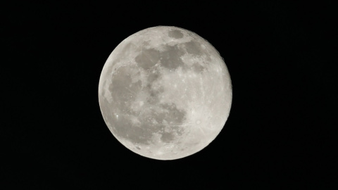 05/05/2022. Detalle de la Luna llena en Madrid, a 19 de diciembre de 2021.