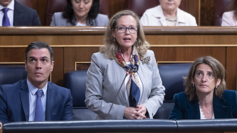 05/05/2022. La vicepresidenta primera del Gobierno y ministra de Asuntos Económicos y Transformación Digital, Nadia Calviño, interviene en una sesión plenaria, en el Congreso de los Diputados, a 27 de abril de 2022