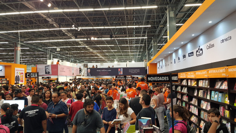 Milers de persones assisteixen a la Fira del Llibre de Guadalajara. MAR CARRERA.