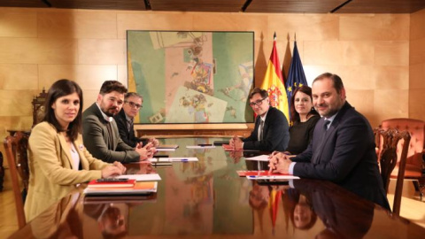 Una imatge de la segona reunió entre ERC i el PSOE per abordar la investidura de Pedro Sánchez.