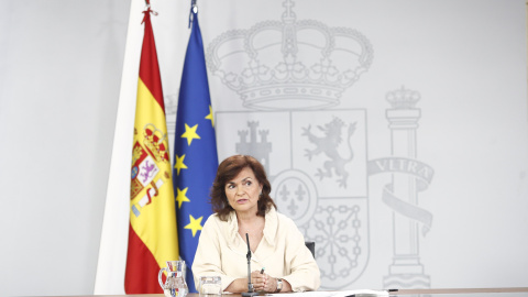 Carmen Calvo, la vicepresidente del Gobierno, en la rueda de prensa posterior al consejo de ministros en el comunicó que el Ejecutivo solo se personará en la causa si el juez belga cuestiona el "procés" | EP