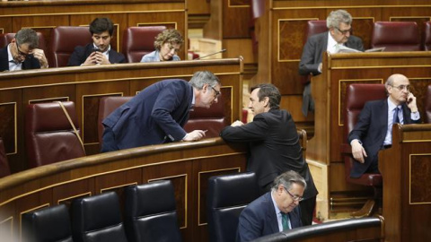 El senador y exportavoz del PP Rafael Hernando y el exsecretario general de Ciudadanos José Manuel Villegas en el Congreso. EUROPA PRESS