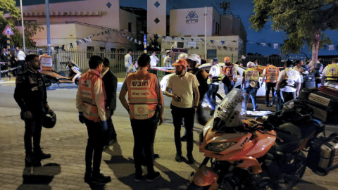 05/05/2022 Testigos del ataque en la ciudad de Elad, en el centro de Israel