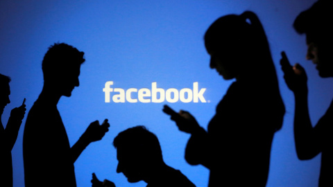 Facebook resiste las embestidas del Gobierno de EE.UU., que le reclama acceso directo a su aplicación de mensajes de texto y llamadas telefónicas | REUTERS / Dado Ruvic