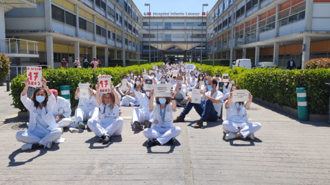 Protesta de facultativos en contra de la temporalidad este 9 de mayo de 2022 a las puertas del hospital Infanta Leonor de Madrid.