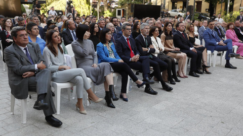 Los ministros José Luis Escrivá, Irene Montero, Diana Morant, Carolina Darias, Félix Bolaños, Fernando Grande-Marlaska, Margarita Robles, Pilar Llop, José Manuel Albares y Yolanda Díaz, junto al presidente del Gobierno, Pedro Sánchez, en el acto in