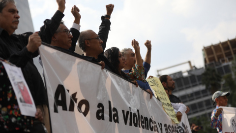 10/5/22- Varios periodistas protestan en contra del asesinato de colegas, hoy, en Ciudad de México (México).