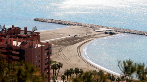 Imagen de archivo de la Playa de La Malagueta durante el confinamiento, a 29 de marzo de 2020.