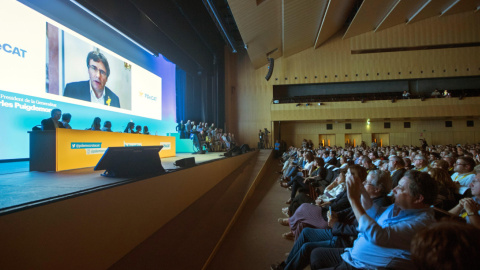 Intervenció per videoconferència de Carles Puigdemont en la clausura de l'assemblea del PDeCAT, aquest diumenge 22 de juliol. EFE/ Marta Pérez.