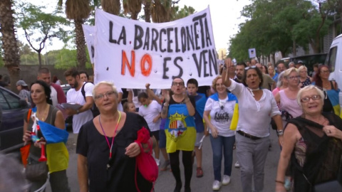 Veïns i veïnes de la Barceloneta protesten contra l'incivisme i la inseguretat al barri. CCMA