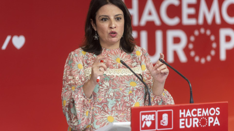 La vicesecretaria general del PSOE, Adriana Lastra, atiende a los medios este miércoles durante la rueda de prensa en la sede del PSOE en Madrid.