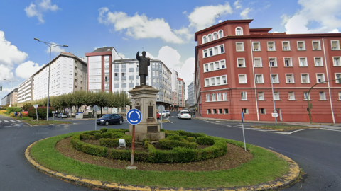 11/5/22 Estatua de José María González Llanos en la Avenida de Esteiro, en Ferrol