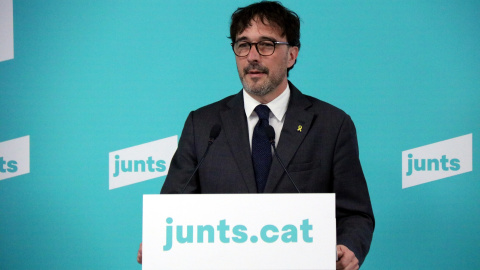 El portaveu de Junts, Josep Rius, durant una roda de premsa a la seu del partit.