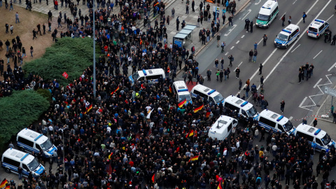 Vista aérea de las protestas de neonazis en Chemnitz, Alemania. REUTERS/Hannibal Hanschkle