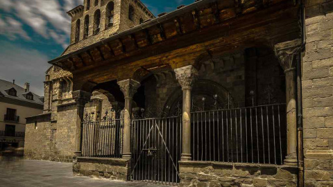 El obispado de Jaca inmatriculó la catedral de esa ciudad del Pirineo, que se disputa el título de románica más antigua de España con la de Mondoñedo.