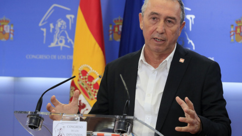 El diputado de Compromís Joan Baldoví, durante una rueda de prensa en el Congreso de los Diputados. EFE/Fernando Alvarado