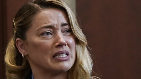 05/05/2022 - Imagen de la actriz Amber Heard testificando por primera vez contra su exmarido, Johnny Deep.