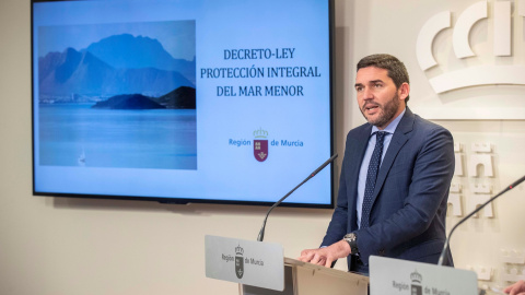 26/12/2019.- El consejero de agua, agricultura, ganadería, pesca y medio ambiente de la Comunidad de Murcia Antonio Luengo, en el Palacio de San Esteban, sede del gobierno regional. EFE/Marcial Guillén