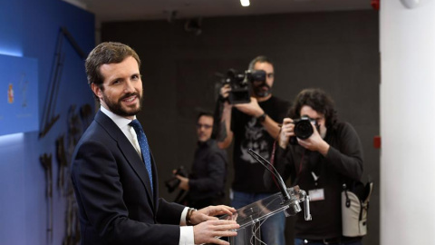 El líder del PP, Pablo Casado, este miércoles durante la rueda de prensa que ha ofrecido en el Congreso de los Diputados tras la audiencia con el rey Felipe VI, en el marco de la ronda de la recta final de consultas con los representantes de los partido