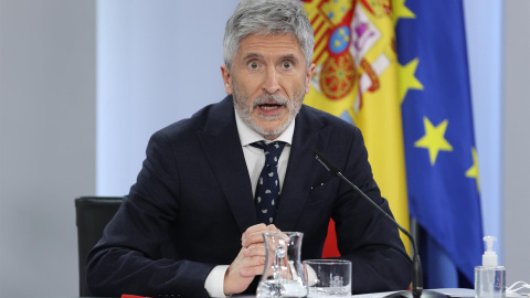 El ministro de Interior, Fernando Grande-Marlaska, durante la rueda de prensa posterior a la reunión del Consejo de Ministros celebrada este martes 12 de abril de 2022 en Moncloa.