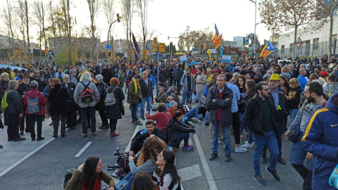 L'entorn del Camp Nou amb milers de persones que han acudit a la crida del Tsunami Democràtic. MARIA RUBIO