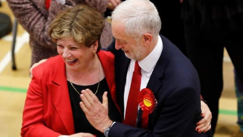 Jeremy Corbyn y la portavoz laborista de Exterior, Emily Thornberry. REUTERS