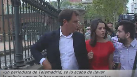 TensiÃ³n en la concentraciÃ³n de PP y Ciudadanos:  asÃ­ se enterÃ³ Rivera de la agresiÃ³n al cÃ¡mara de Telemadrid