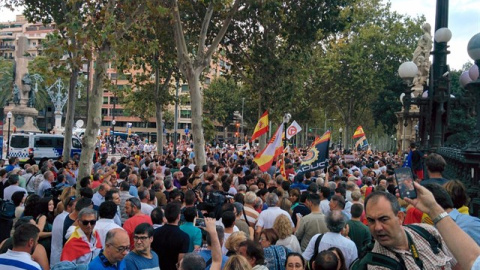 Concentración ante el parque de la Ciutadella de Barcelona. /EUROPA PRESS