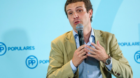 El líder del PP, Pablo Casado, interviene durante el acto con alcaldes y cargos electos del PP de La Rioja. EFE/Raquel Manzanares