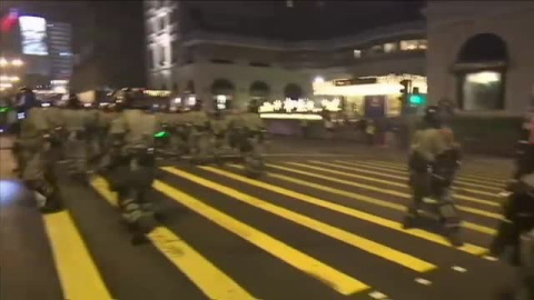 Antidisturbios en Hong Kong utilizan gas lacrimÃ³geno contra manifestantes