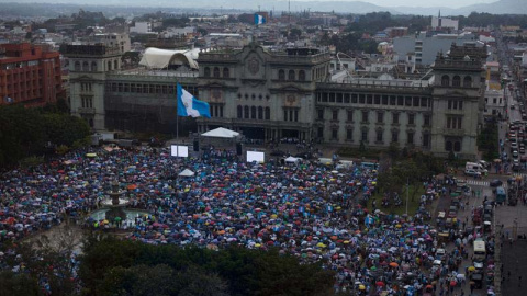 Vista de una protesta a favor de la familia y en contra del aborto, hoy, domingo 2 de septiembre de 2018, en la plaza de la Constitución, en Ciudad de Guatemala (Guatemala). | (STRINGER | EFE)