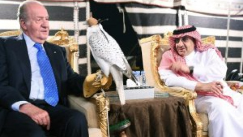 El rey Juan Carlos I fraguó su fortuna con la venta de armas a países árabes junto a Colón de Carvajal y Khashoggi