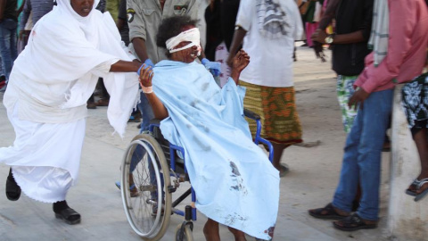 28/12/2019.- Imágenes tras el coche bomba que ha explotado en Somalia. EFE/EPA/SAID YUSUF WARSAME