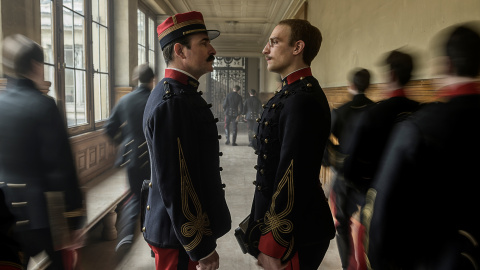 Jean Dujardin y Louis Garrel, en una escena de la película