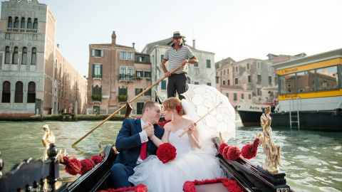 Una parroquia de Venecia quiere cobrar a las novias según los centímetros de escote.