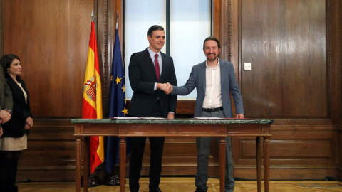 Pedro Sánchez i Pablo Iglesias presenten l'acord programàtic per formar govern. EFE / Juanjo Martín