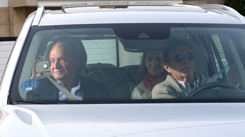 El Rey emérito Juan Carlos I a su llegada a la vivienda de su amigo, Pedro Campos, a 19 de mayo de 2022, en Sanxenxo, Pontevedra, Galicia (España).