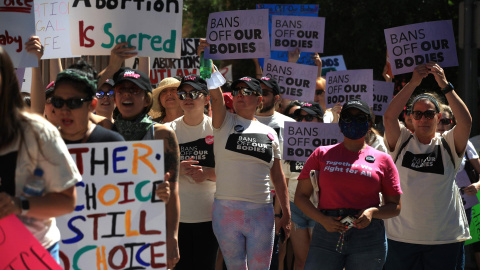 14/05/2022-Personas marchan durante una manifestación en defensa del aborto libre el 14 de mayo en la ciudad de El Paso, Texas (Estados Unidos)