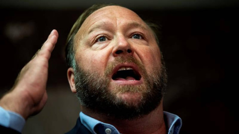 Fotografía del 5 de septiembre de 2018 del locutor de radio y creador de teorías de conspiración Alex Jones. (JIM LO SCALZO | EFE)