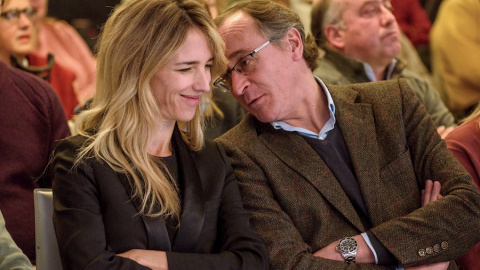 El presidente del PP vasco, Alfonso Alonso (d), con la portavoz en el Congreso, Cayetana Álvarez de Toledo (i), en el acto del partido en Bilbao para conmemorar el aniversario de la Constitución. EFE/JAVIER ZORRILLA