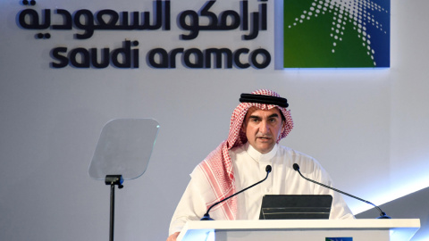 El presidente de Saudi Aramco, Yasir Al-Rumayyan, en la rueda de prensa en la que se presentó la salida a bolsa de la petrolera. E.P./Saudi Press Agency