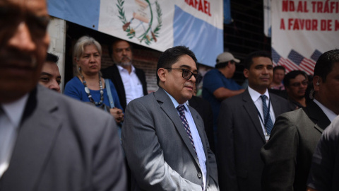 El procurador de los Derechos Humanos de Guatemala, Jordán Rodas, encabeza un plantón en la capital guatemalteca.- EFE/Edwin Bercián