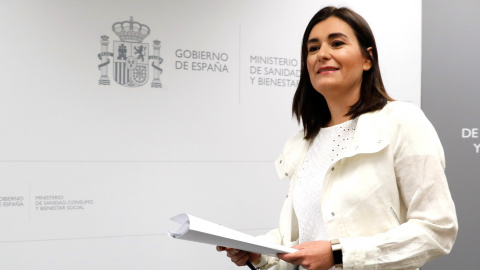 La ministra de Sanidad, Carmen Montón, en la que rueda de prensa en la que ha negado irregularidades en la obtención de su máster. EFE/Fernando Alvarado