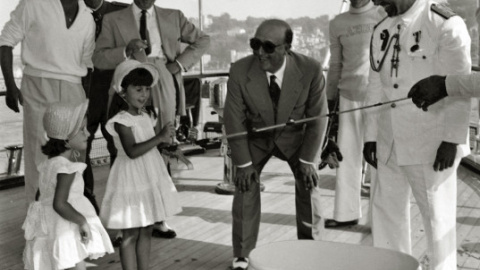 Carmen Martínez-Bordiú con su abuelo, Franco, en el Azor, en 1963.