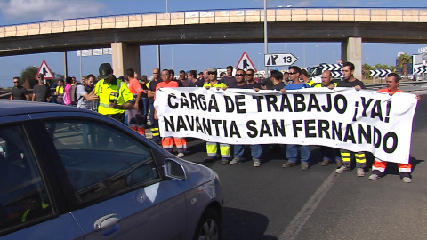 Trabajadores de Navantia cortan la autovÃ­a de CÃ¡diz