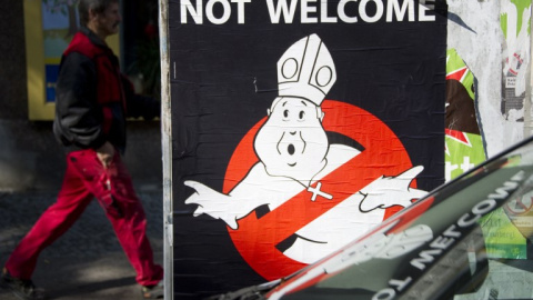 Fotografía de archivo de septiembre de 2011 de una protesta contra los abusos y la visita del Papa a Berlín. - AFP