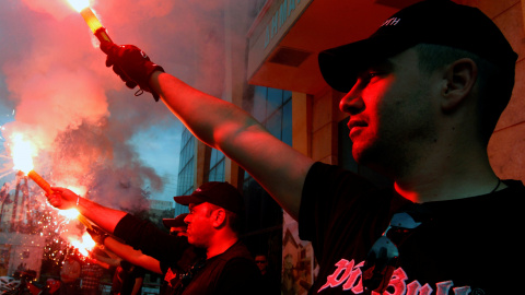 Miembros del partido ultraderechista griego Amanecer Dorado durante un acto de campaña de la formación en Atenas. - REUTERS