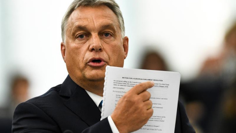 El primer ministro de Hungría, Viktor Orbán, pronuncia su discurso durante el pleno en el Parlamento Europeo en Estrasburgo. - EFE