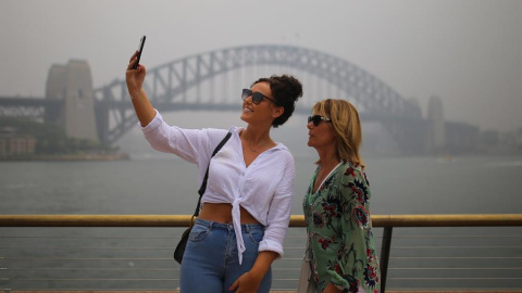 El humo ha llegado hasta el Sydney Harbour Bridge | EFE